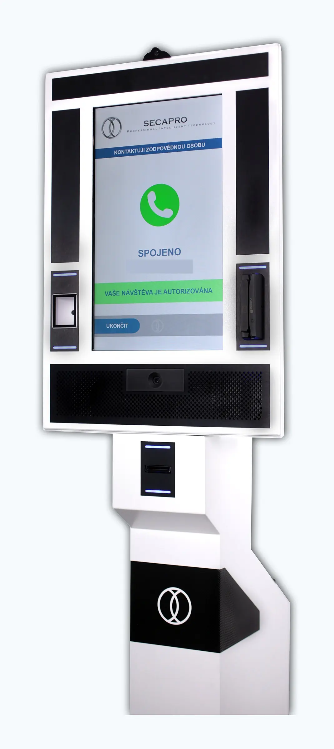 Samoobslužný kiosek elektronické recepce s dotykovou obrazovkou, čtečkou dokladů a výdejem karet